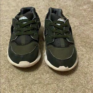 Nike Huarache Green Boys size 9C